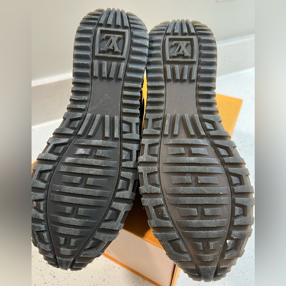 Louis Vuitton Run away sneaker - Picture 3 of 4
